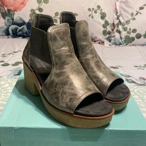 Pierre Dumas pewter wedges size 9